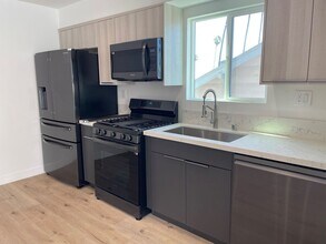 1529 Winona Blvd in Los Angeles, CA - Building Photo - Building Photo