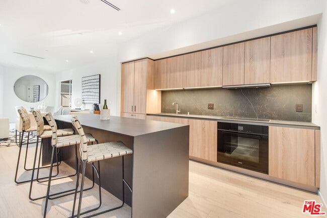 property at 1030 Kings Rd