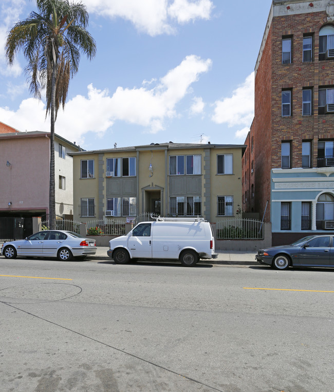 740 S Catalina St in Los Angeles, CA - Foto de edificio - Building Photo