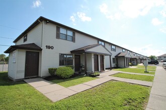 Manhattan Square in Buffalo, NY - Building Photo - Building Photo