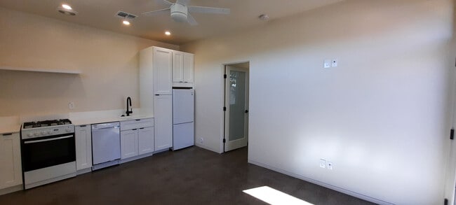 property at 1027 E McKinley St