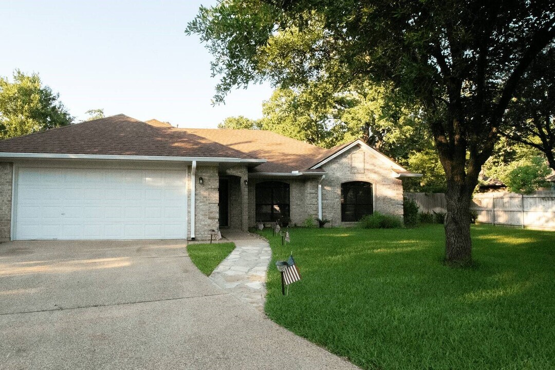 2803 Pueblo Ct N in College Station, TX - Building Photo
