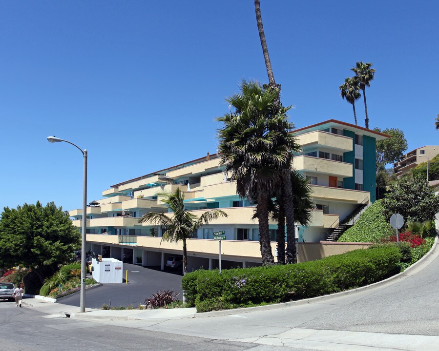 Harbor View Villas in Ventura, CA - Building Photo