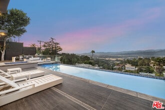 7275 Mulholland Dr in Los Angeles, CA - Building Photo - Building Photo