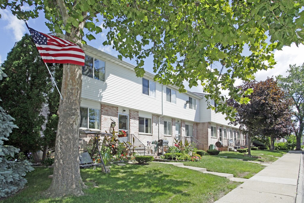 Kensington Place Townhomes in Roseville, MI