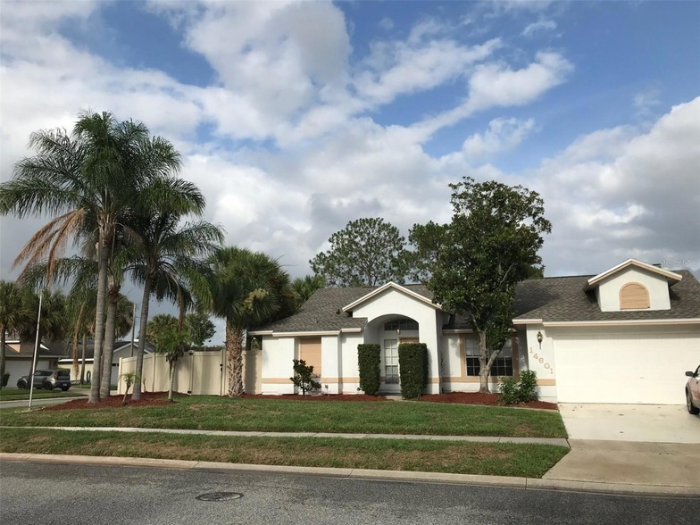 14601 Eagles Crossing Dr, Unit 102 in Orlando, FL - Building Photo