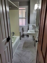 18 E Main St, Unit 2 in Macungie, PA - Foto de edificio - Building Photo