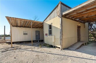 690 TX-22 in Clifton, TX - Building Photo - Building Photo