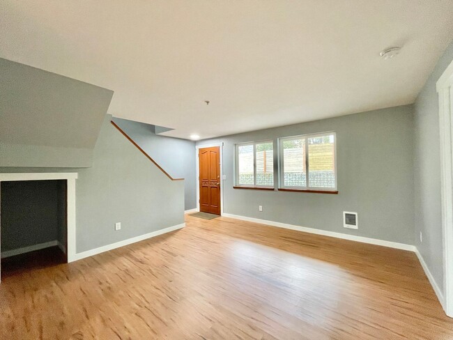 15313 15th Ave NE in Shoreline, WA - Foto de edificio - Building Photo
