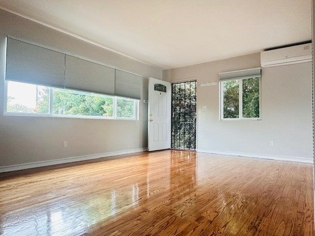 1468 Chalcedony St in San Diego, CA - Foto de edificio - Building Photo