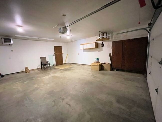 property at 2405 Glenkerry Dr