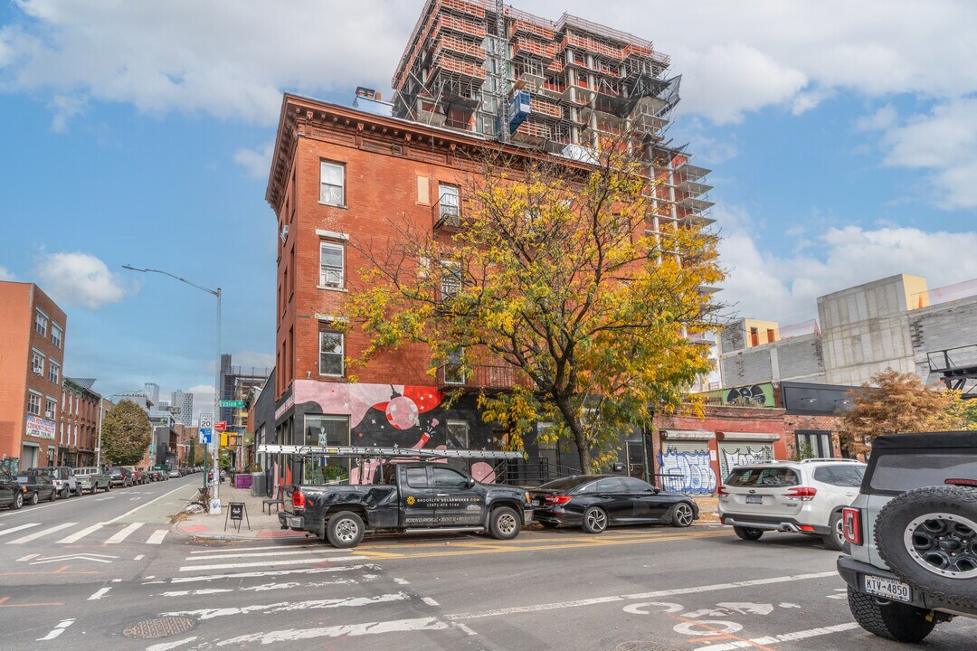 305 Bond St in Brooklyn, NY - Foto de edificio