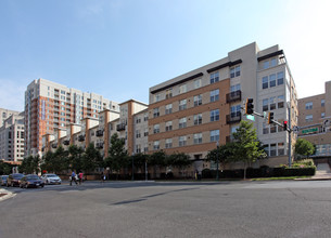 Silverton Condominiums in Silver Spring, MD - Building Photo - Building Photo