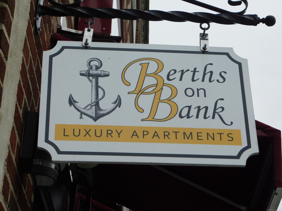 153 Bank St in New London, CT - Building Photo