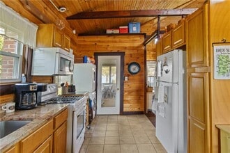 45 Narragansett Blvd in Portsmouth, RI - Building Photo - Building Photo