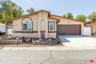 27584 Onyx Ln in Castaic, CA - Building Photo