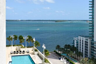 1200 Brickell Bay Dr in Miami, FL - Building Photo - Building Photo