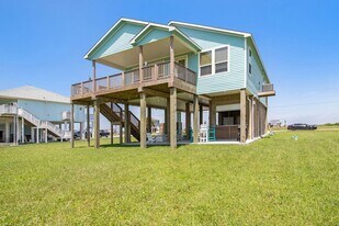 18315 Warrior Dr in Galveston, TX - Building Photo