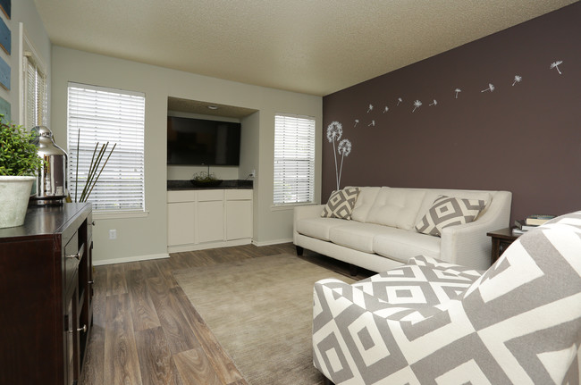 Slate Apartments in Dallas, TX - Building Photo - Interior Photo