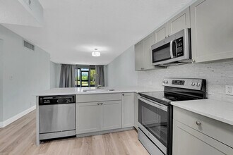 4345 Trevi Ct in Greenacres, FL - Building Photo - Building Photo
