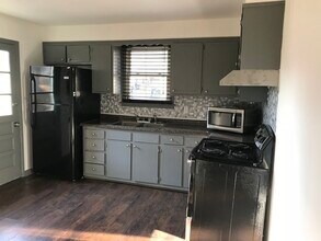 4012 Edwards Ave-Unit -B in Nashville, TN - Building Photo - Building Photo
