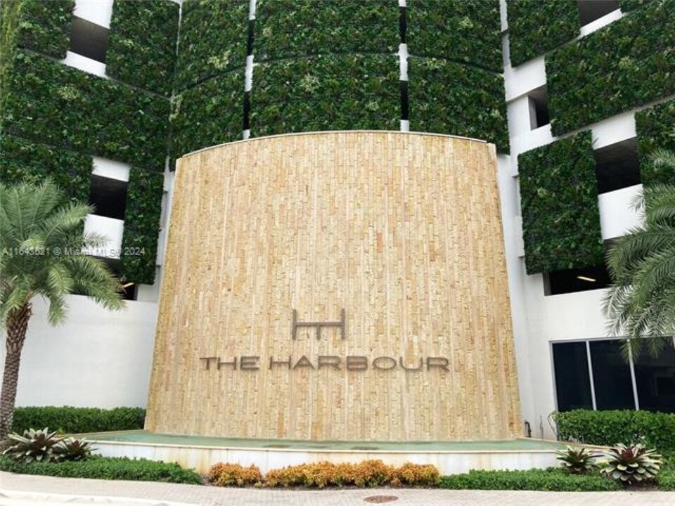 16385 Biscayne Blvd, Unit 605 in Aventura, FL - Foto de edificio