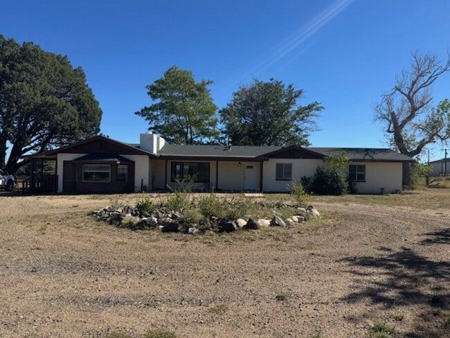 property at 1725 W McIntosh Dr