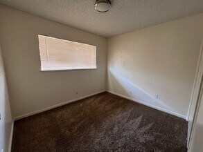 728 W Moyer Ave in Ridgecrest, CA - Building Photo - Building Photo