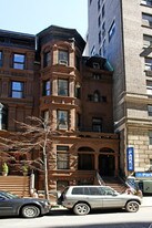 7 W 82nd St in New York, NY - Building Photo