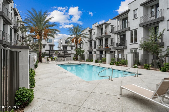 2090 S Dorsey Ln in Tempe, AZ - Building Photo - Building Photo