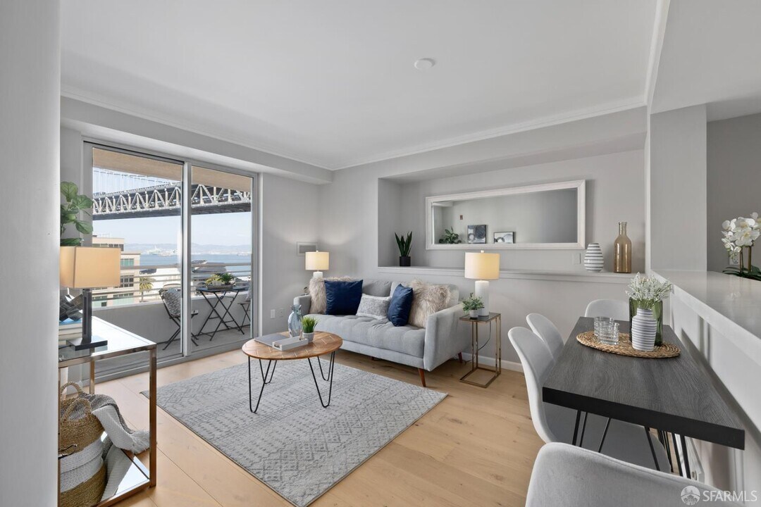 403 Main St in San Francisco, CA - Building Photo