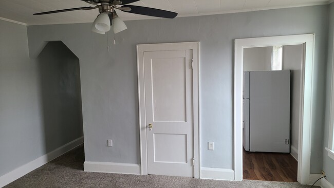 407 E Ross Ave in Cincinnati, OH - Foto de edificio - Building Photo