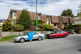 7421 13th Ave in Burnaby, BC - Building Photo