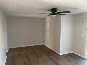 438 Red Tulip Ct in Taneytown, MD - Building Photo - Building Photo