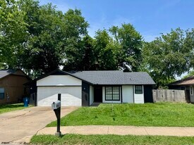 207 Jonathan Dr in Bentonville, AR - Building Photo
