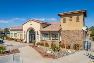 Town Center Villas in El Centro, CA - Foto de edificio - Building Photo