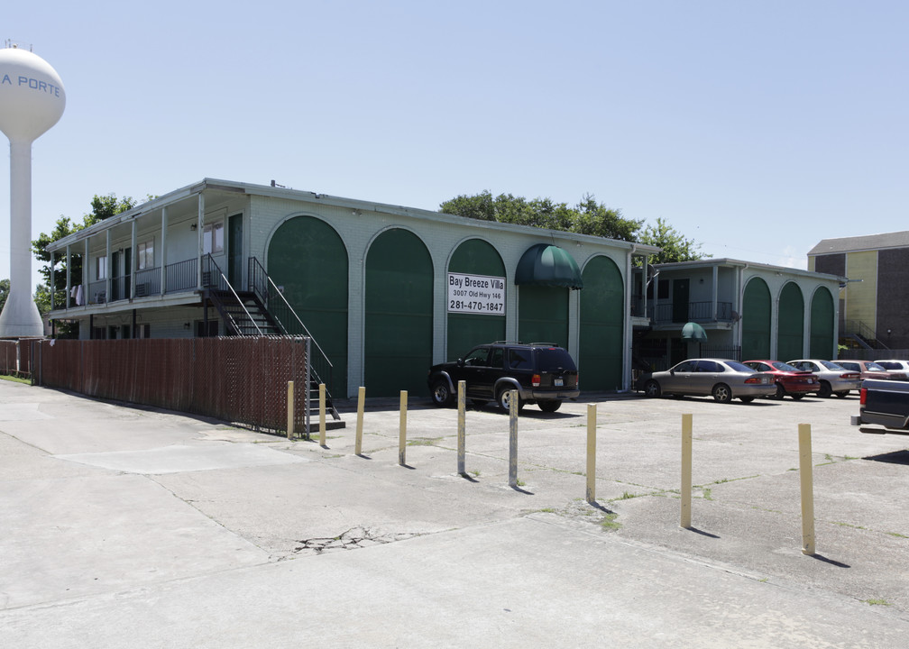 zDelta Fountain Apartments in La Porte, TX - Building Photo