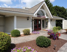 Clarendon Heights in Syracuse, NY - Building Photo - Building Photo