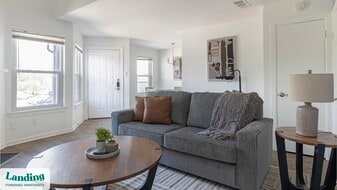 1225 E Pleasant Run Rd in Desoto, TX - Building Photo