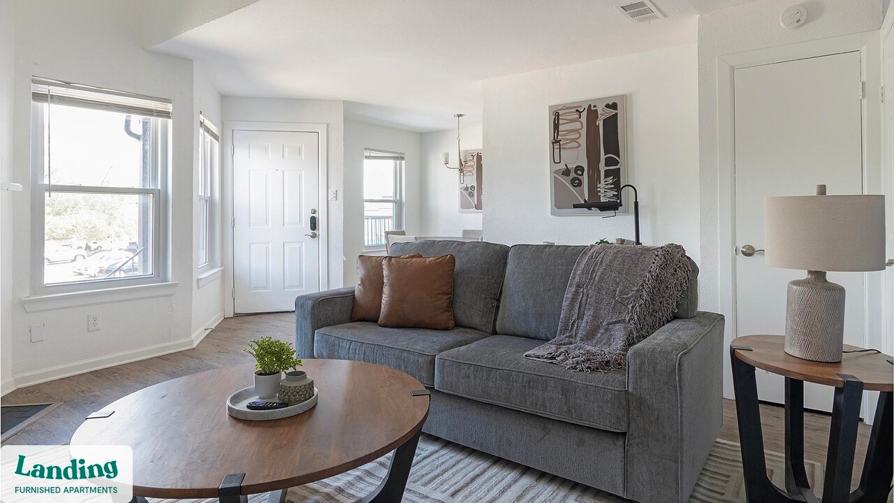 1225 E Pleasant Run Rd in Desoto, TX - Foto de edificio