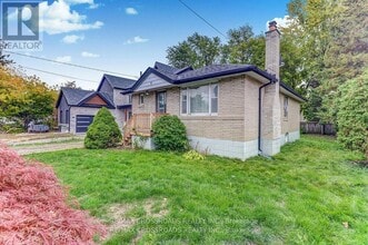 9 Euclid Ave in Toronto, ON - Building Photo - Building Photo