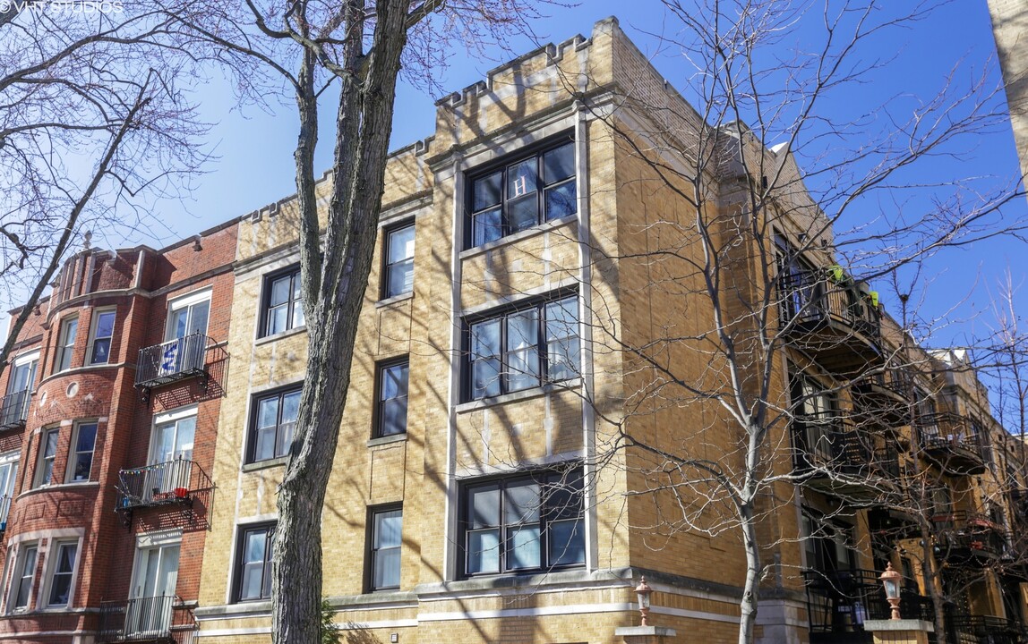 4936 N Winthrop Ave in Chicago, IL - Building Photo