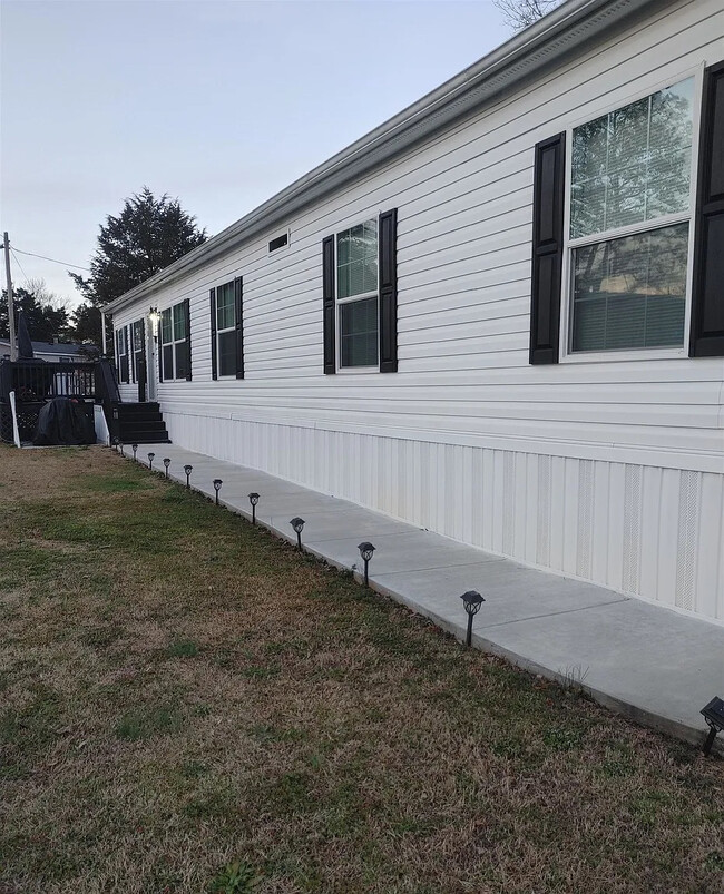 Room in House on Robin Ln, Unit 3947 in Mcdonough, GA - Foto de edificio - Building Photo