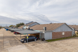 Greenway Townhomes in Corpus Christi, TX - Building Photo - Building Photo