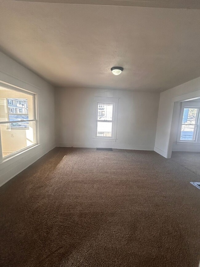 1302 Sinclair St in Fort Wayne, IN - Building Photo - Building Photo