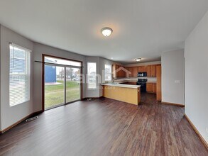 6512 Fitzer Dr in Joliet, IL - Foto de edificio - Building Photo