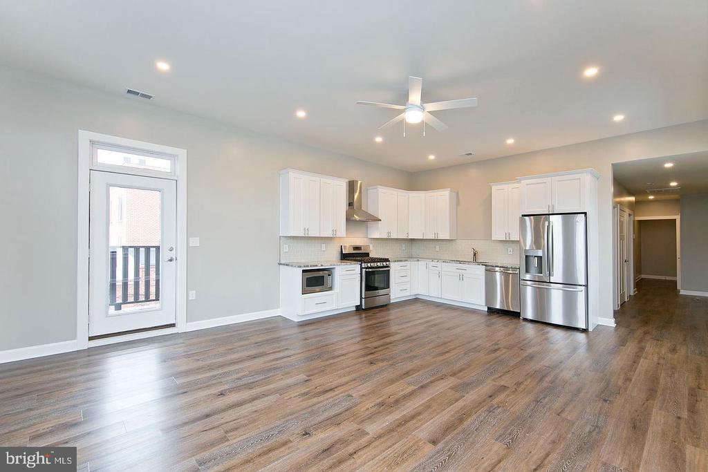 160 N Loudoun St in Winchester, VA - Building Photo