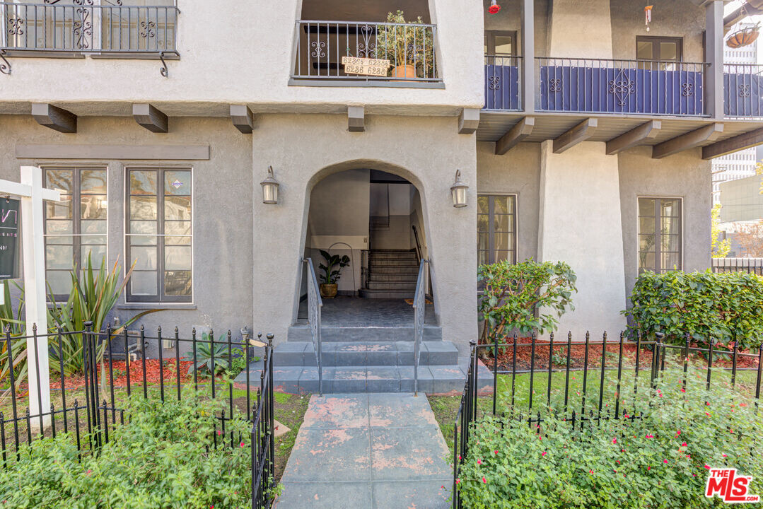 6236 Orange St in Los Angeles, CA - Foto de edificio
