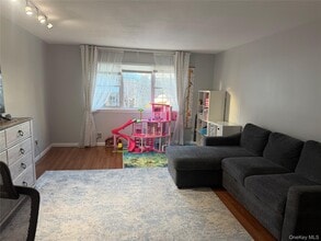 68 Bon Aire Cir in Suffern, NY - Building Photo - Building Photo