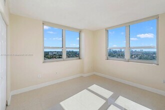3232 SW 22nd St, Unit 1701 in Miami, FL - Building Photo - Building Photo